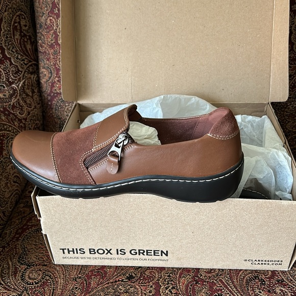 CLARKS SHOES - Picture 2 of 5